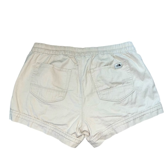 North Face khaki shorts size medium - Picture 2 of 7